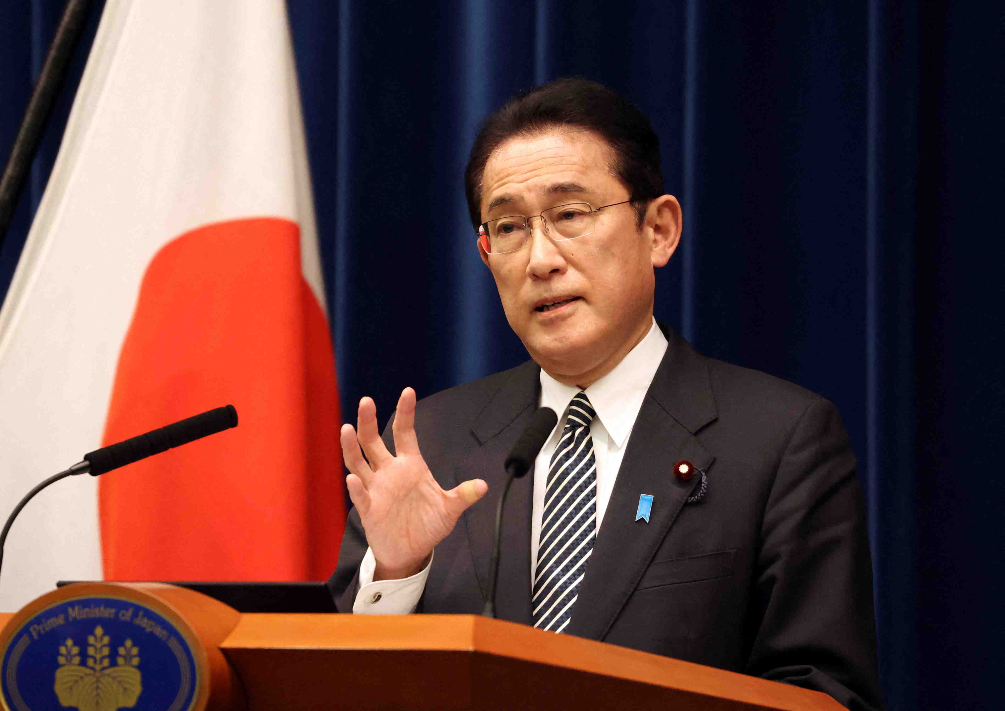 Japon: un comite de sante approuve le traitement oral contre le covid-19 de merck