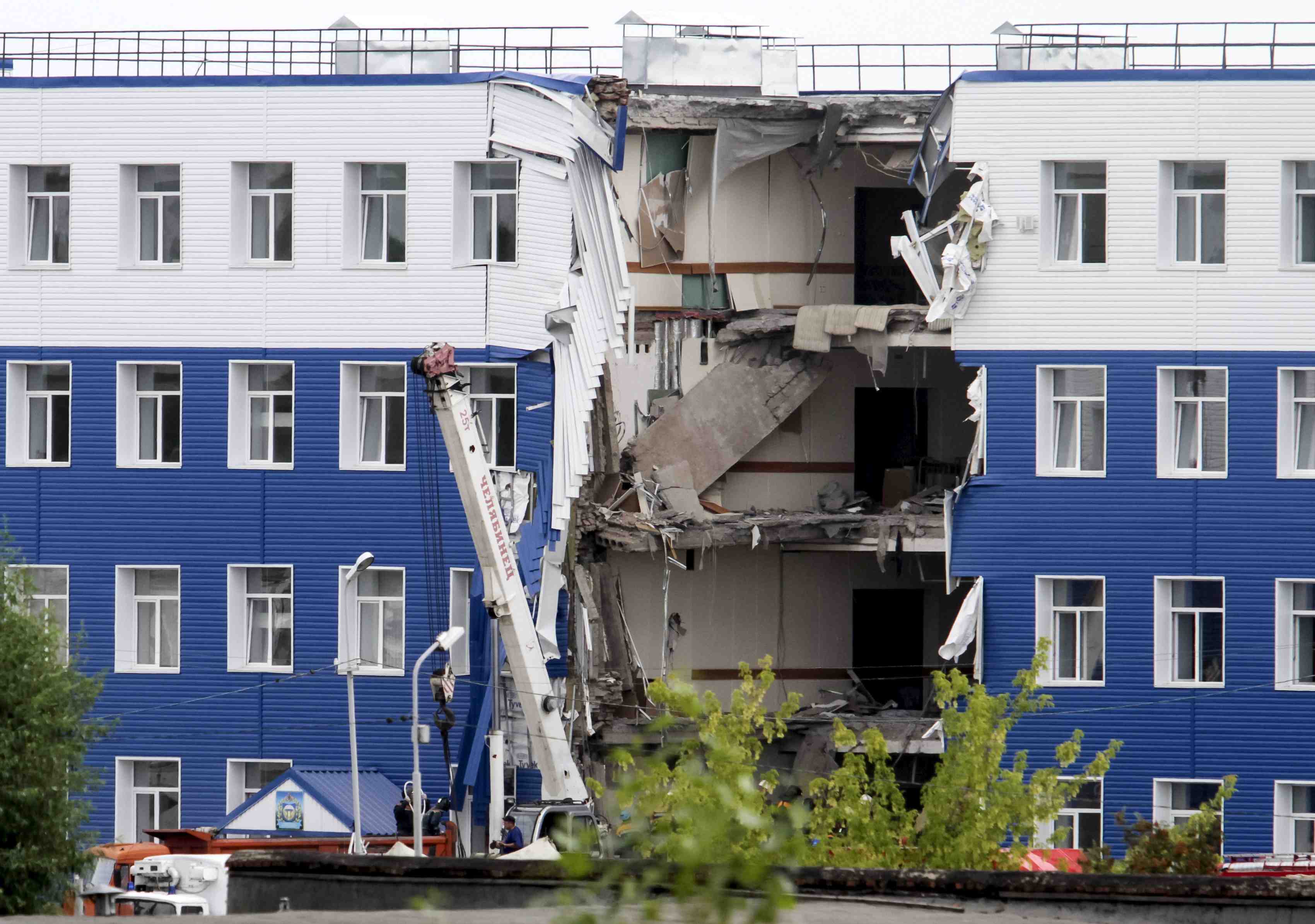 Au moins 23 morts dans l'effondrement d'une caserne en russie