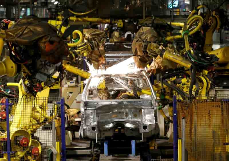 L'activite manufacturiere baisse encore en aout