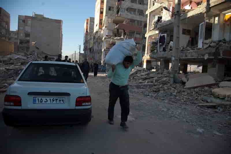 Iran: l'aide aux victimes du seisme, terrain d'affrontement politique