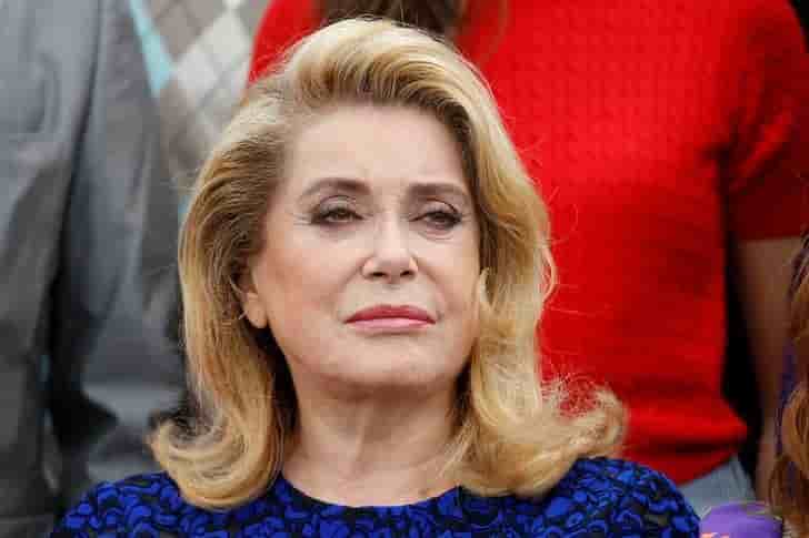 Catherine deneuve s'excuse aupres des victimes d'"actes odieux"