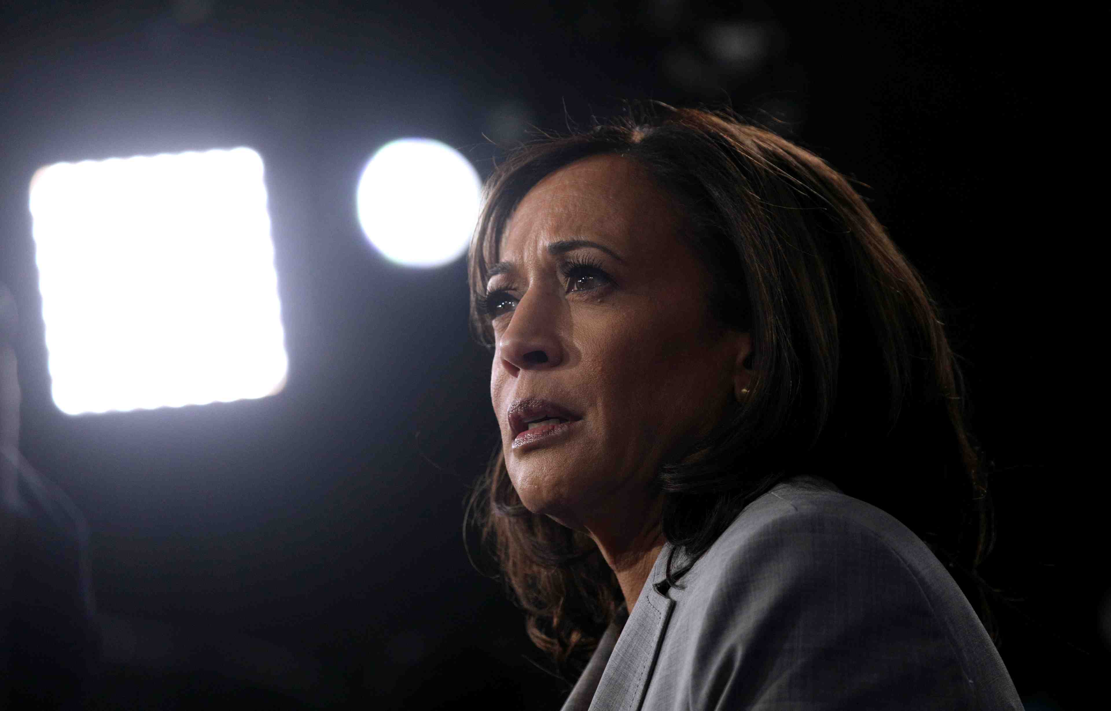 Kamala harris va se retirer la course a l'investiture democrate
