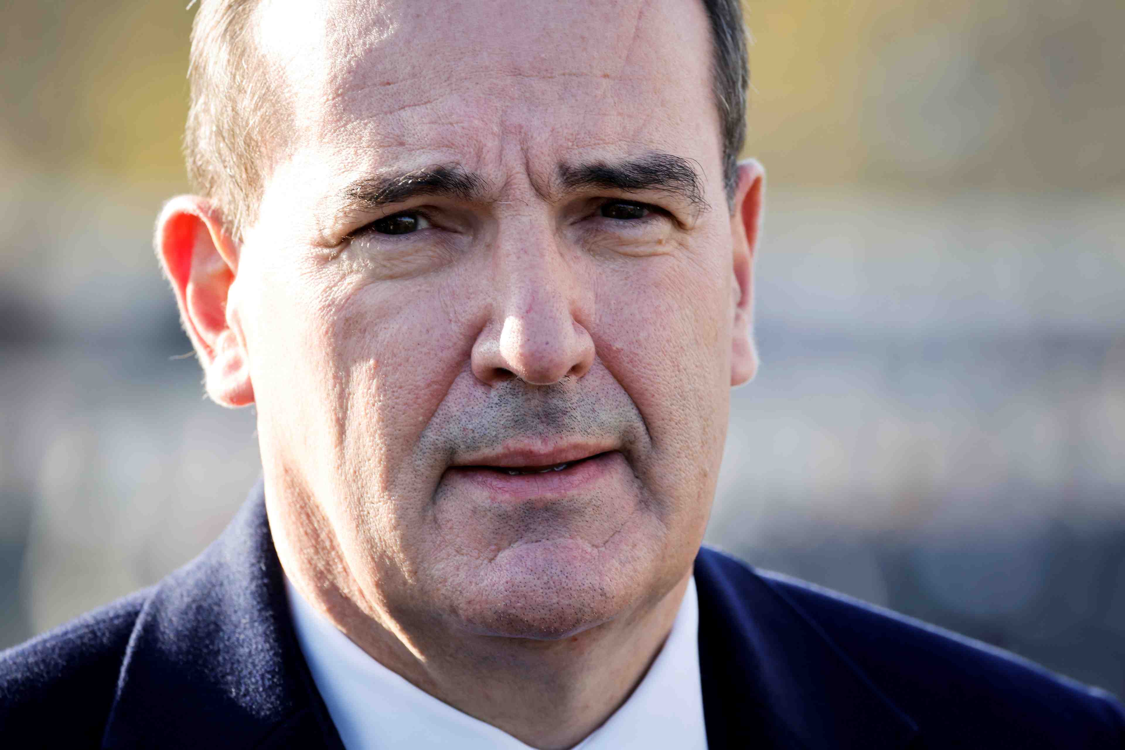 France: castex dit ne ressentir que de "legers symptomes" du covid-19