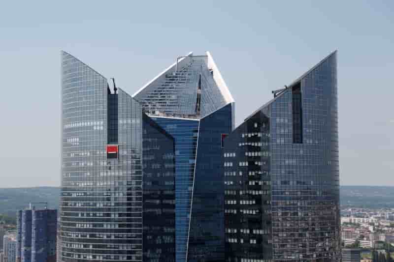 Socgen en discussions exclusives pour la division emc de commerzbank