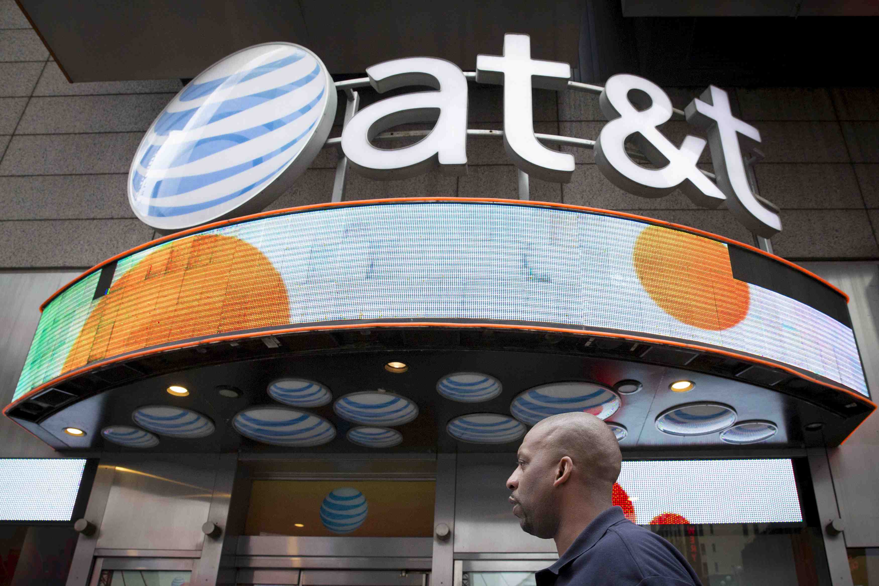 Usa: l'acquisition de time warner par at&t validee en appel