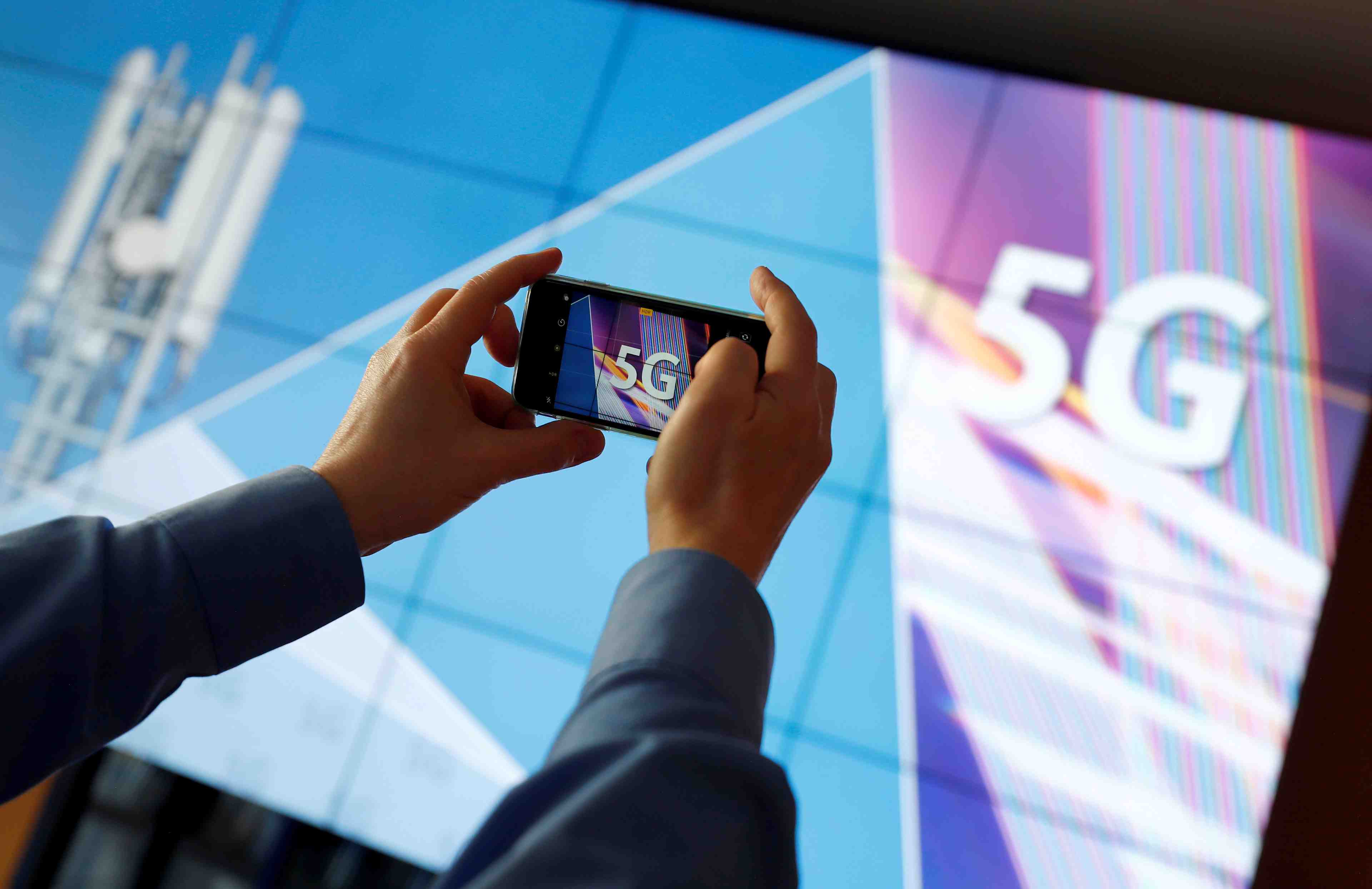 Gb: une exclusion de huawei aurait des consequences, dit l'ambassadeur de chine