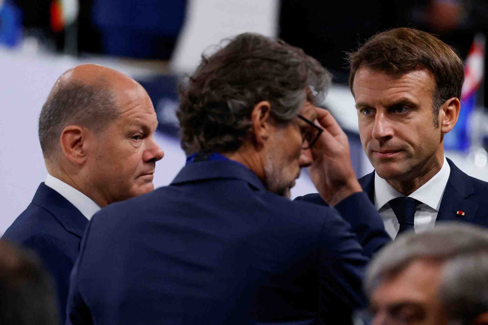 Le chancelier allemand olaf scholz et le president francais emmanuel macron a madrid, en espagne