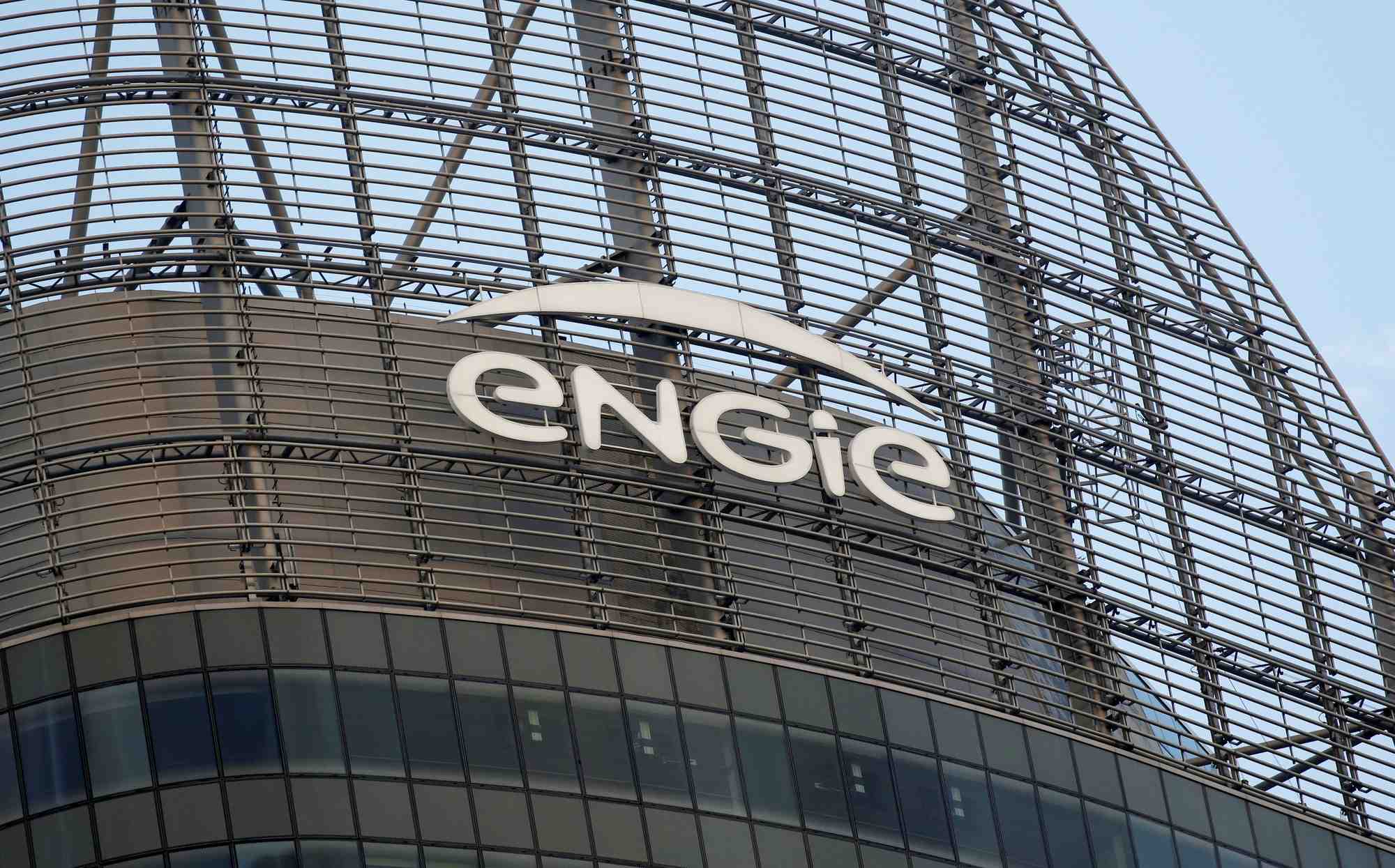 Photo d'archives du logo d'engie sur un immeuble dans le quartier des affaires de la defense a paris