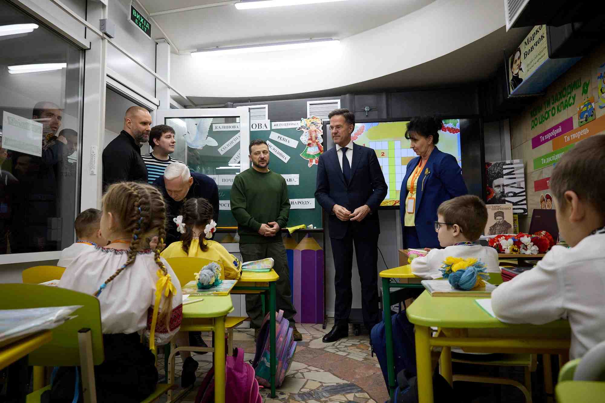 Le president ukrainien zelenskiy et le premier ministre neerlandais mark rutte en visite a kharkiv