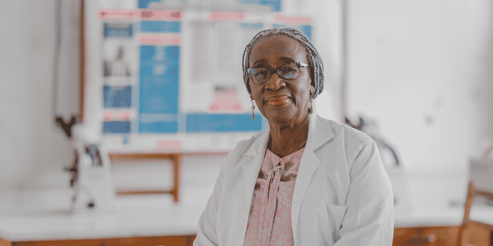 Le professeur Rose Leke est la lauréate 2024 pour l'Afrique et les Etats arabes du "Prix L'Oreal-Unesco pour les femmes et la science".