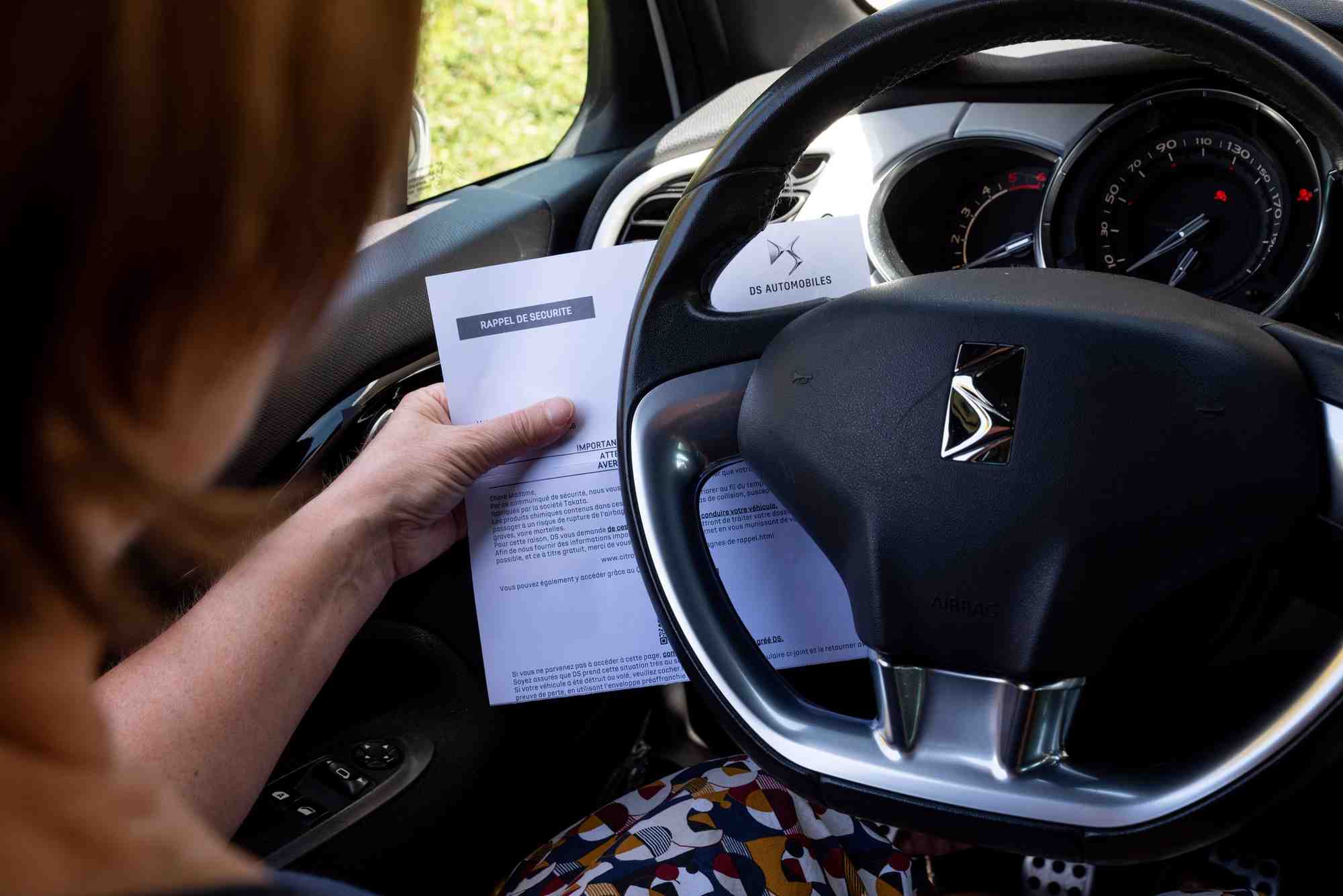 Plus de 600.000 véhicules Citroën C3 et DS3 sont en cours de rappel pour de possibles défauts de leurs airbags, fournis par l'entreprise japonaise Takata, qui a fait faillite en 2017.