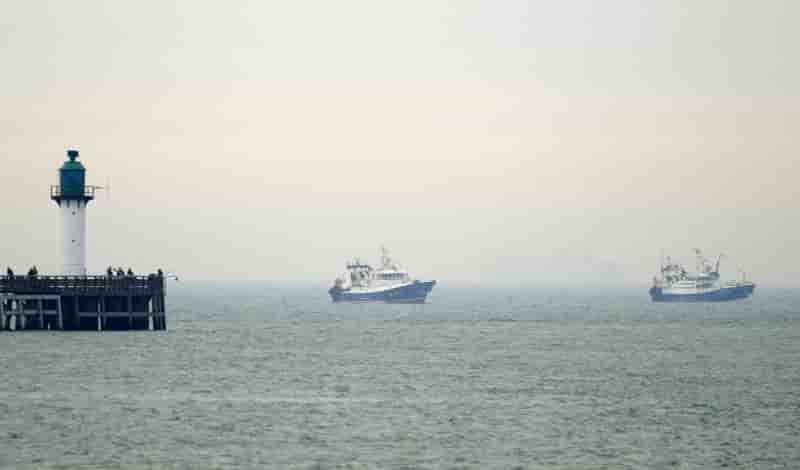 Le port de calais bloque par des pecheurs