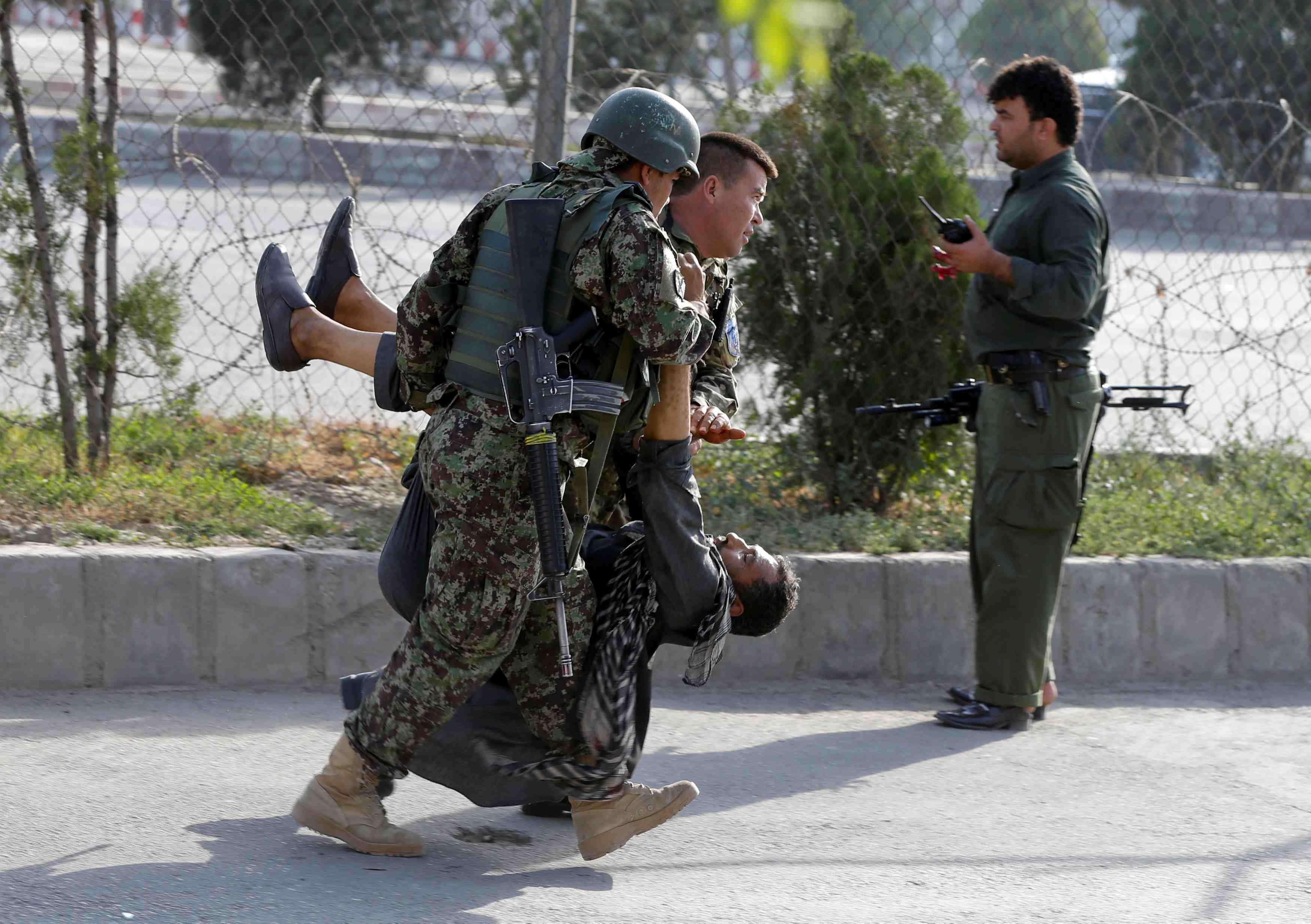 Attentat a l'aeroport de kaboul pour le retour de dostum