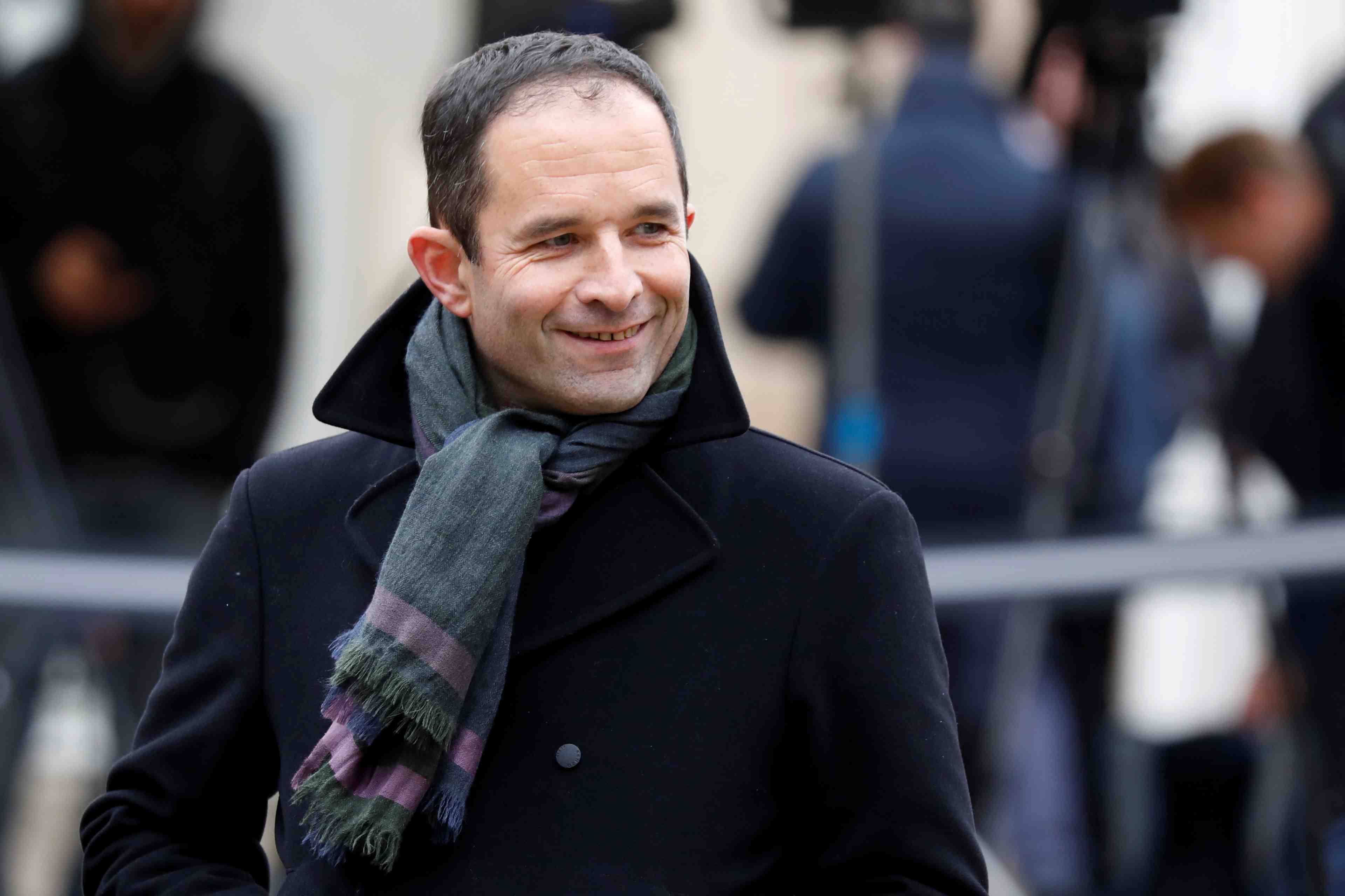 Hamon part seul aux elections, espere une "surprise"