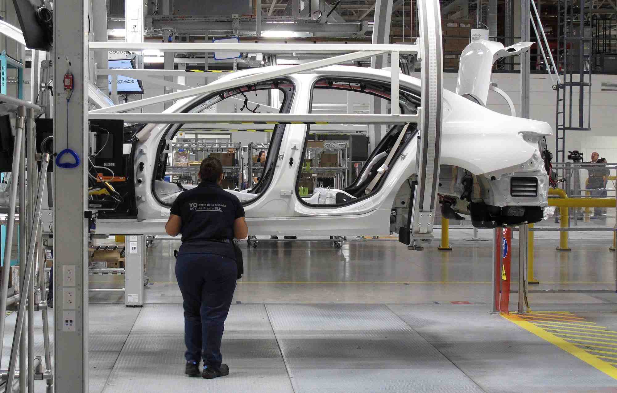 Bmw se prepare a supprimer 10.000 postes d'interimaires