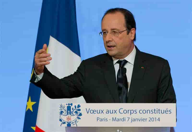 L'Etat doit changer, dit François Hollande à ses représentants