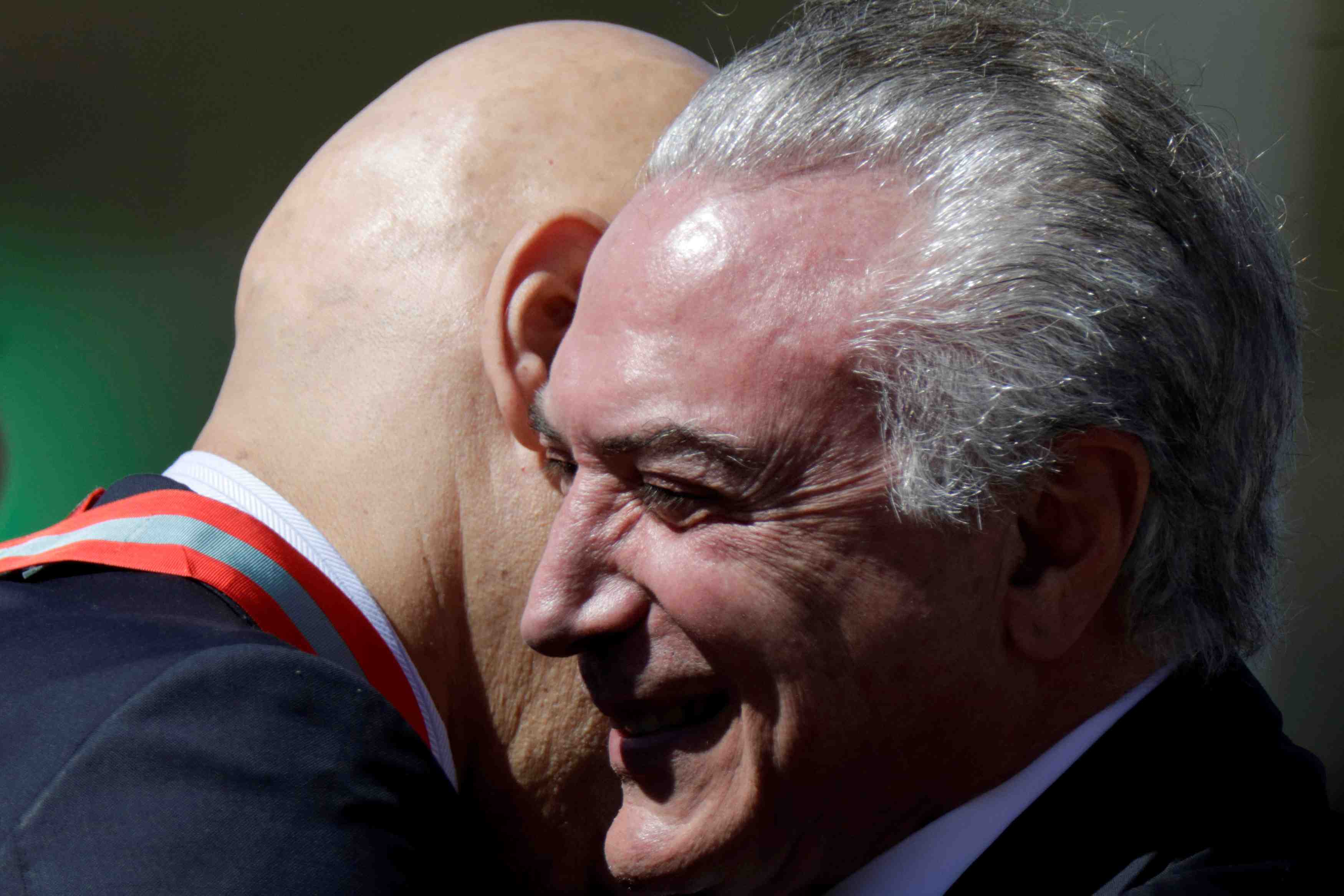 Bresil: le tribunal electoral valide l'election 2014, temer epargne