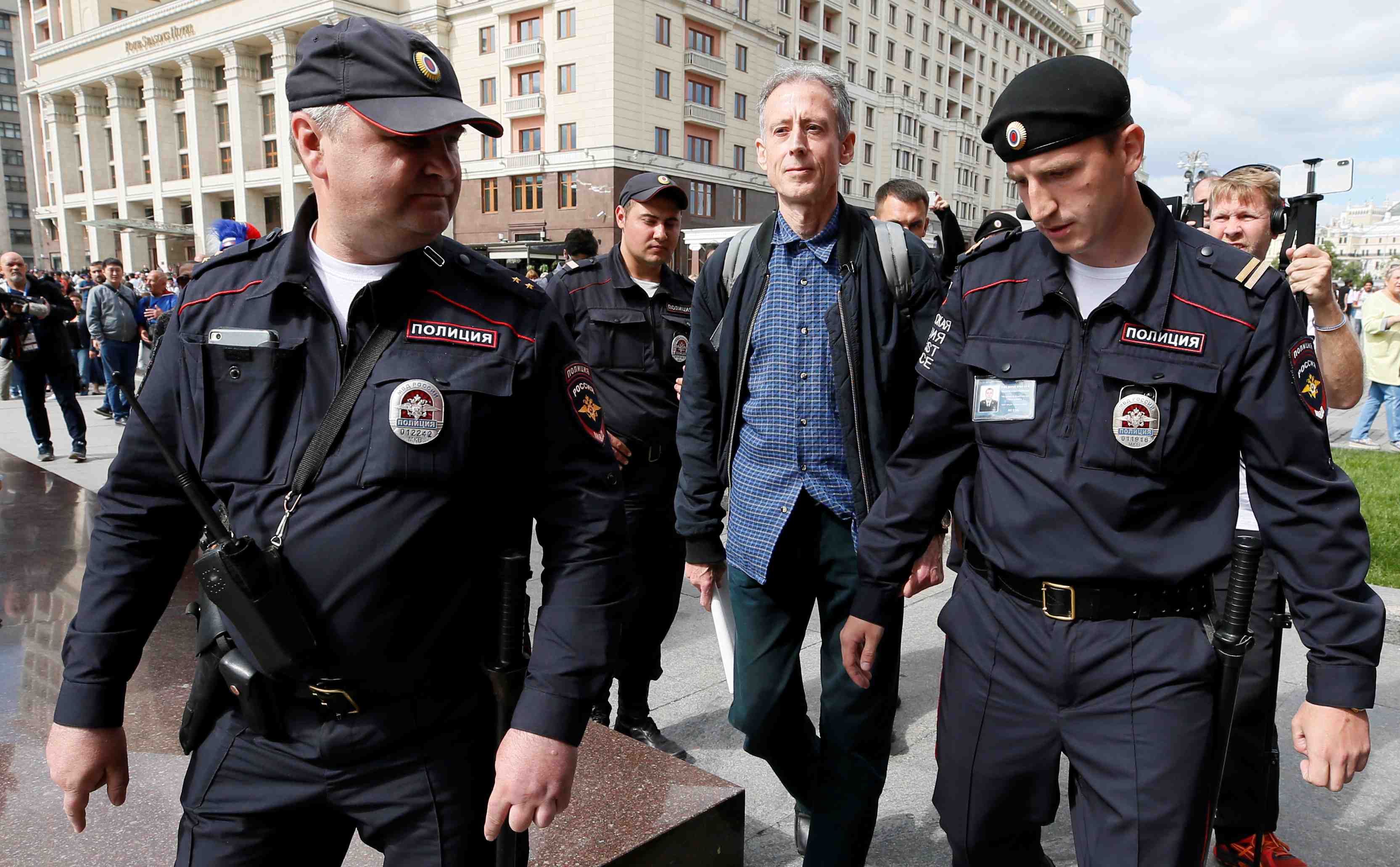 Un militant britannique des droits lgbt arrete a moscou