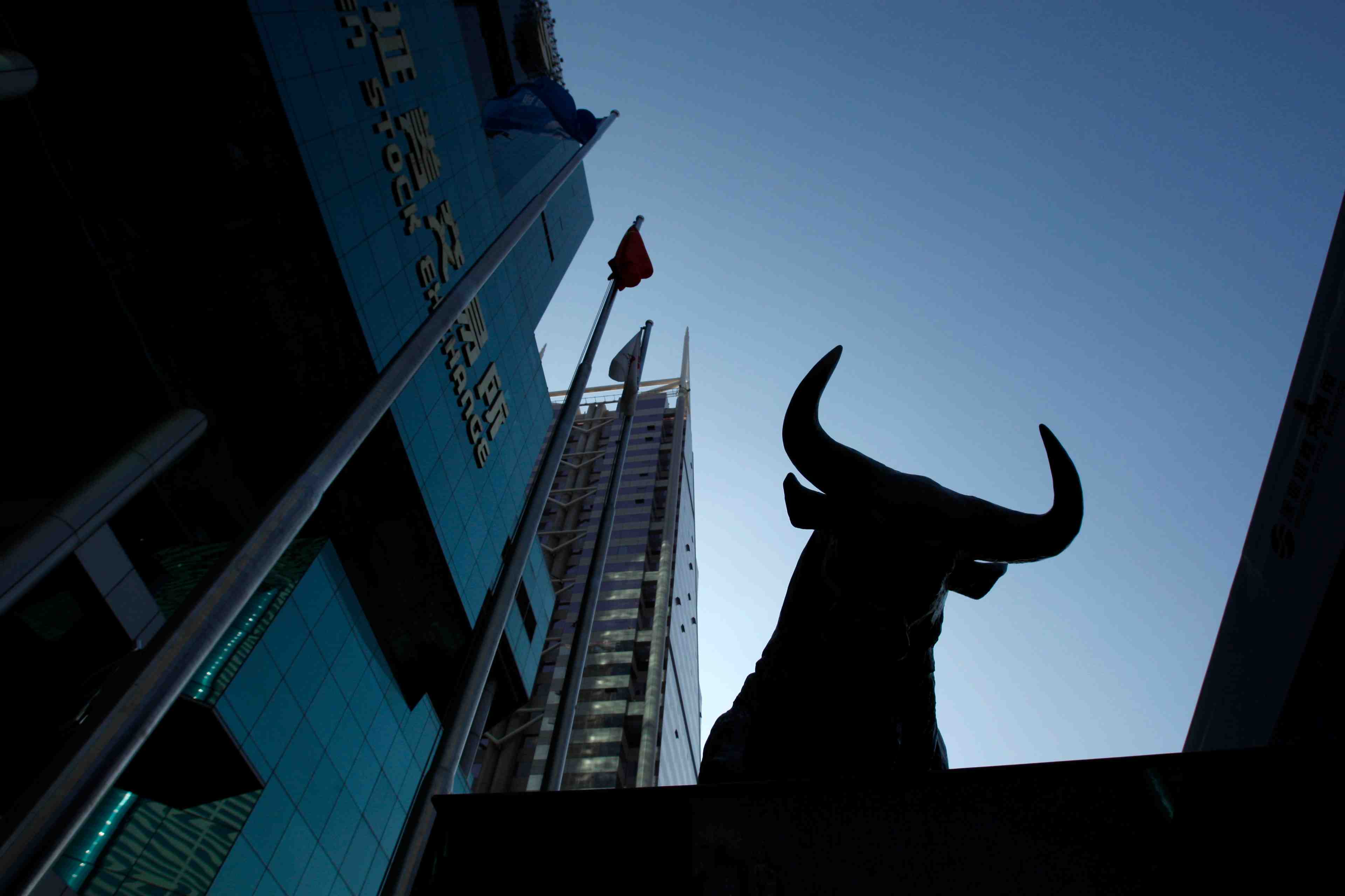 Chine: plus de 40 entrees en bourse suspendues par les autorites