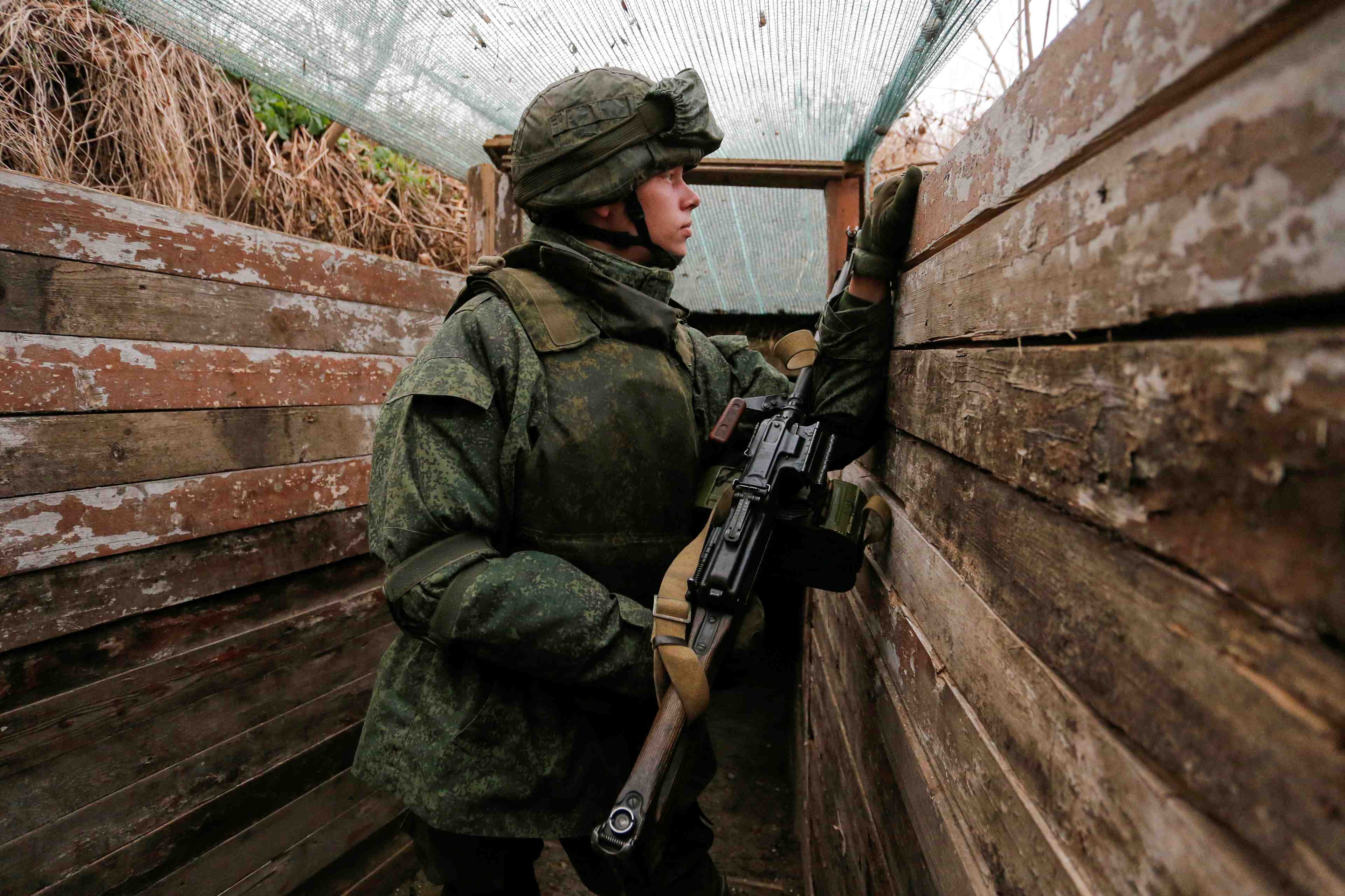 L'ukraine affirme que des forces controlees par la russie se preparent au combat