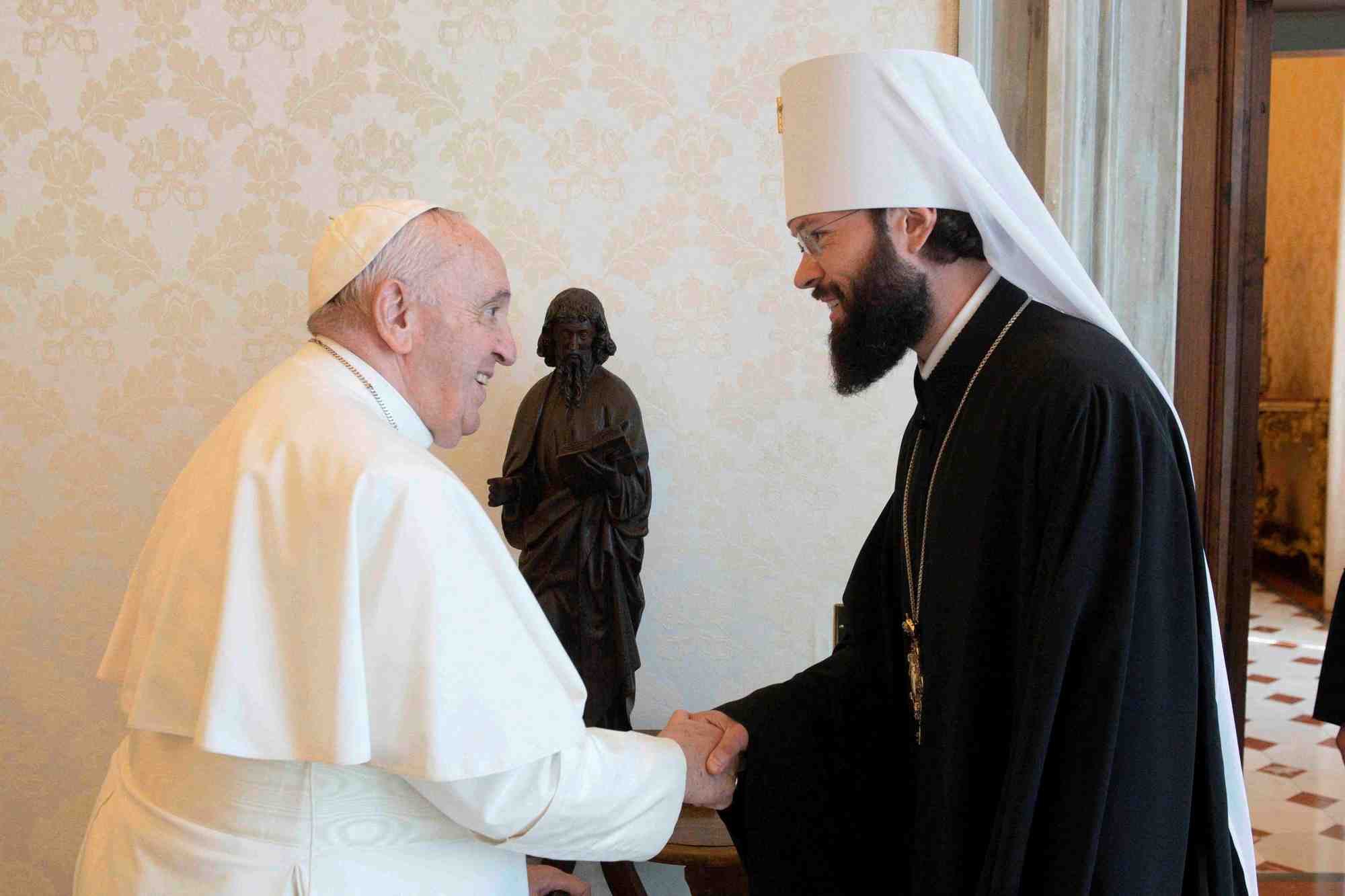 Le pape rencontre le numero deux de l'eglise orthodoxe russe