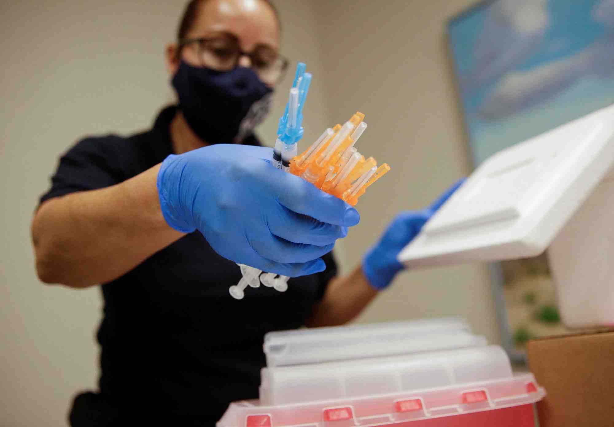 Coronavirus: les etats-unis autorisent les nouveaux vaccins ciblant omicron