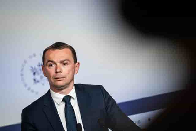 « Oui, dans l'immédiat, ce projet augmentera automatiquement le nombre de demandeurs d'emploi inscrits auprès de Pôle emploi », reconnaît Olivier Dussopt, ministre du Travail.