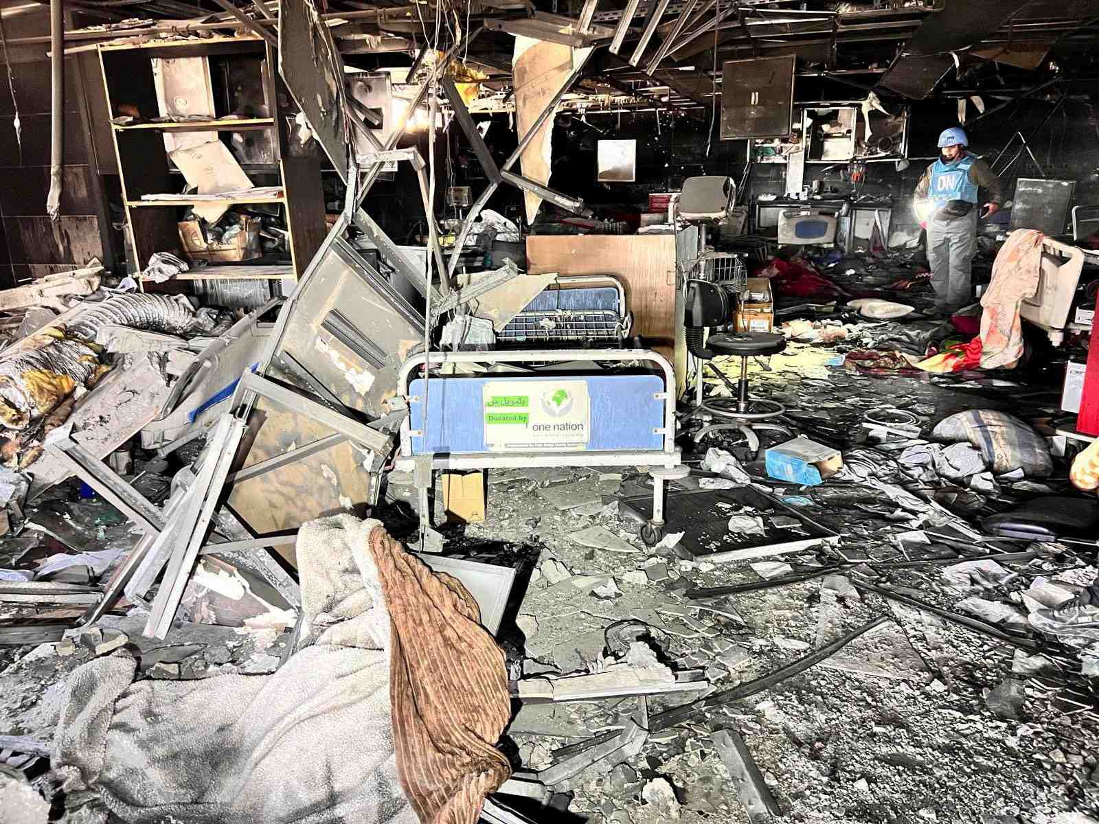 Vue des decombres a l'interieur de l'hopital al chifa
