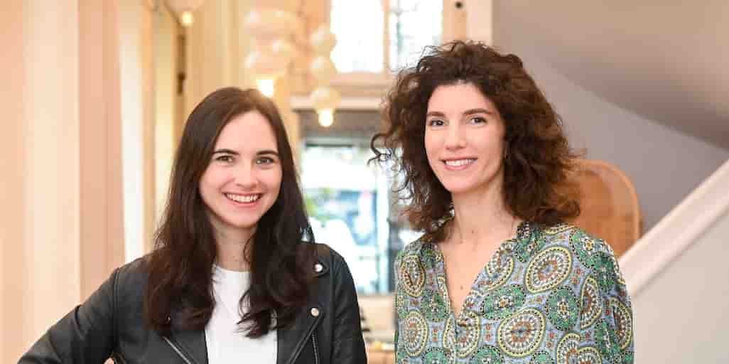 Iris Maréchal (à gauche) a créé Theramia avec Chloé Geoffroy. Elle a été récompensée du Prix Margaret, catégorie Entrepreneure, hier à Paris.