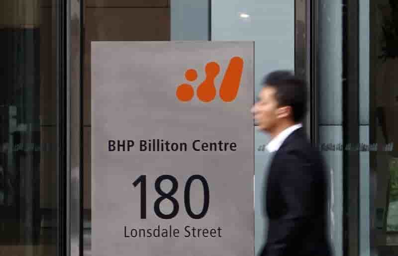 BHP Billiton va scinder des actifs, semestre moins bien que prévu