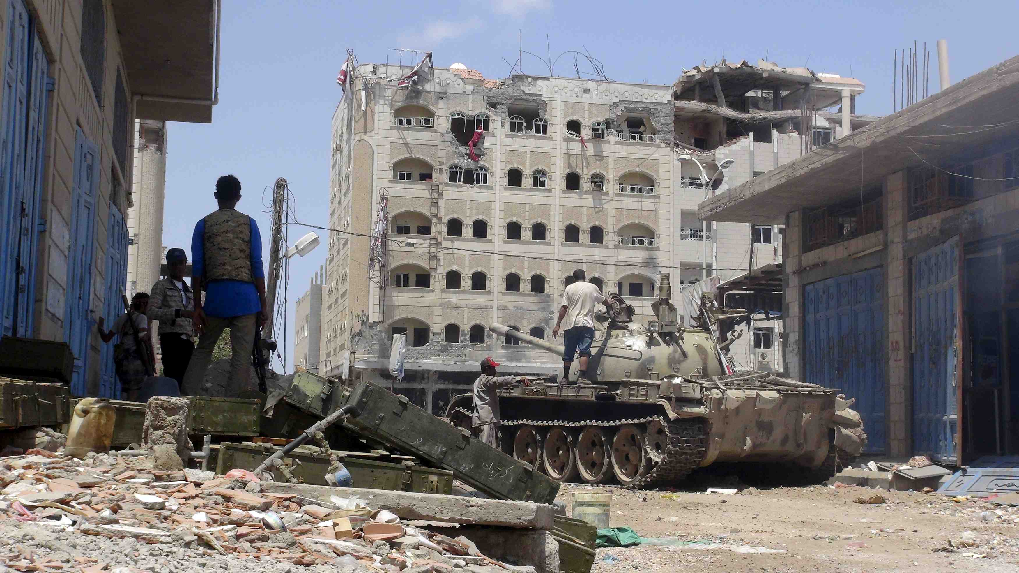 Les frappes aeriennes auraient repris a aden, au yemen