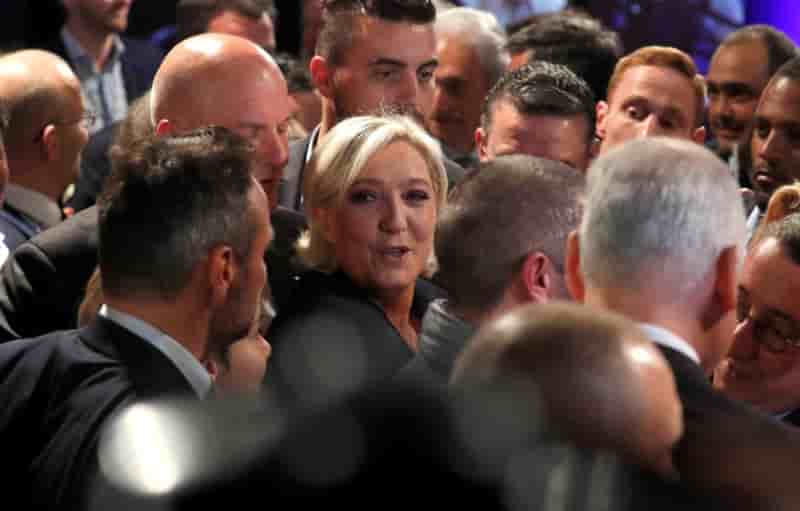 Le pen appelee a trancher sur l'euro