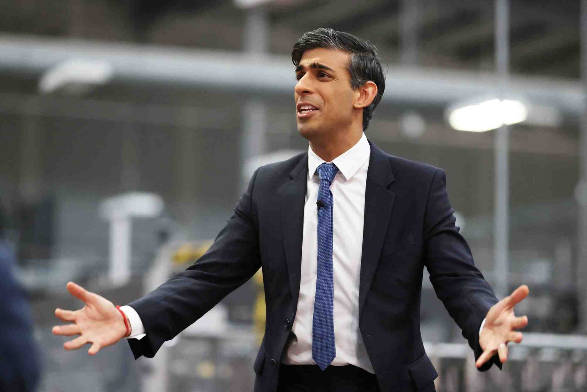 Le premier ministre britannique rishi sunak rencontre des entreprises de belfast, en irlande du nord