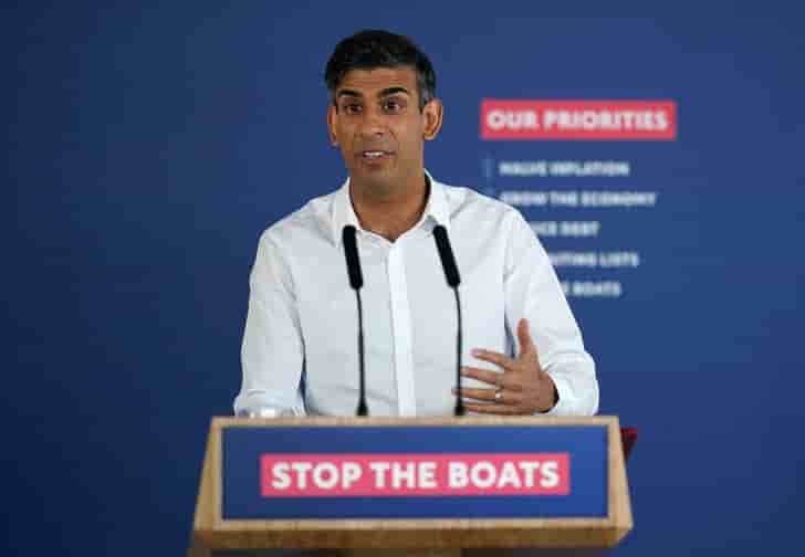 Le premier ministre rishi sunak s'exprimant lors d'une conference de presse a western jet foil a douvres
