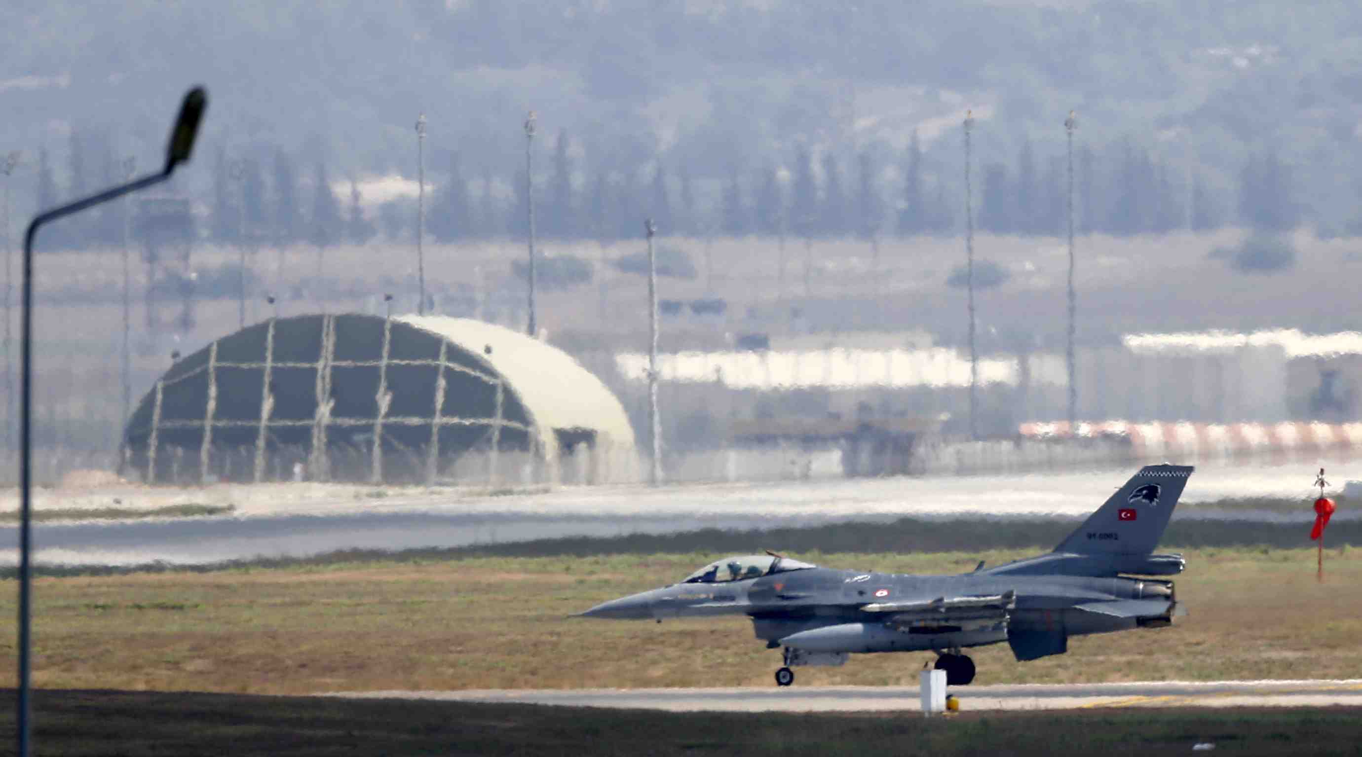 Bombardements et accrochages au sol en turquie