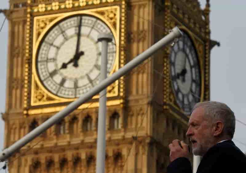 Le chef du labour, jeremy corbyn, sous pression