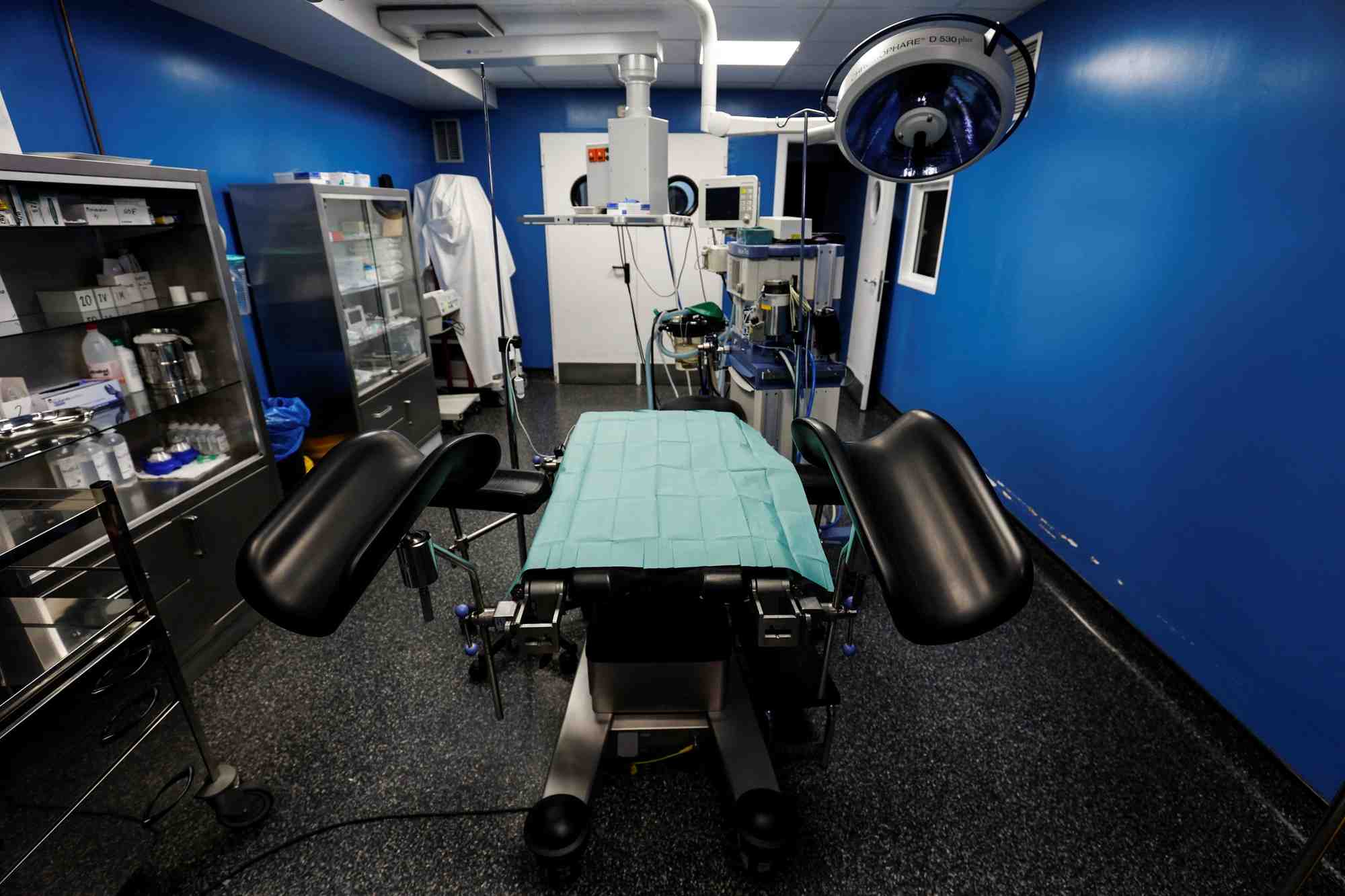 Une salle d'operation dans la clinique privee dator, qui pratique des avortements, a madrid