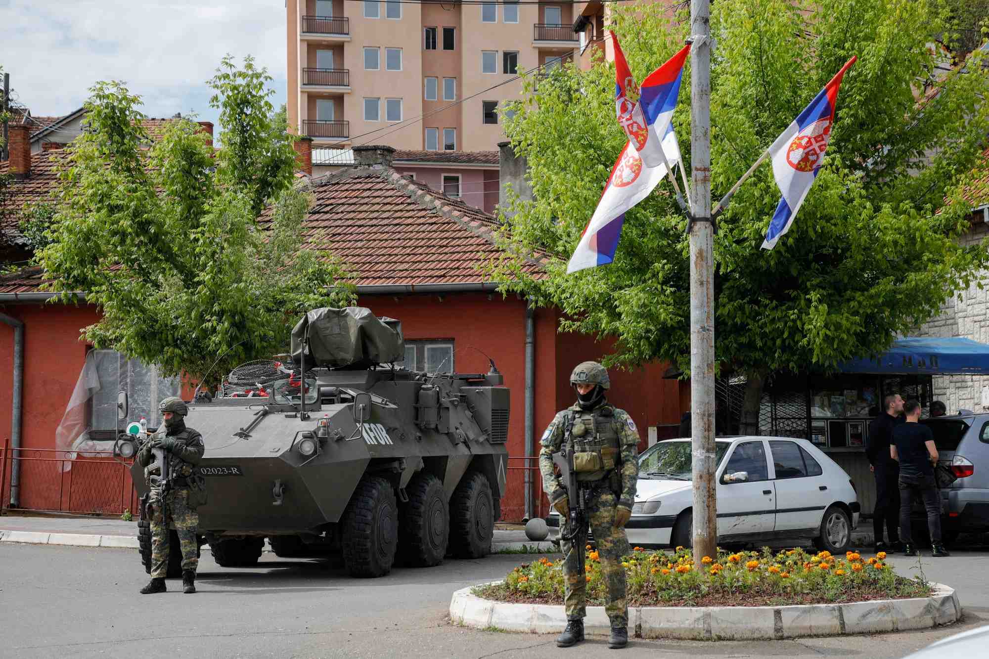 Photo de membres de la force pour le kosovo (kfor)