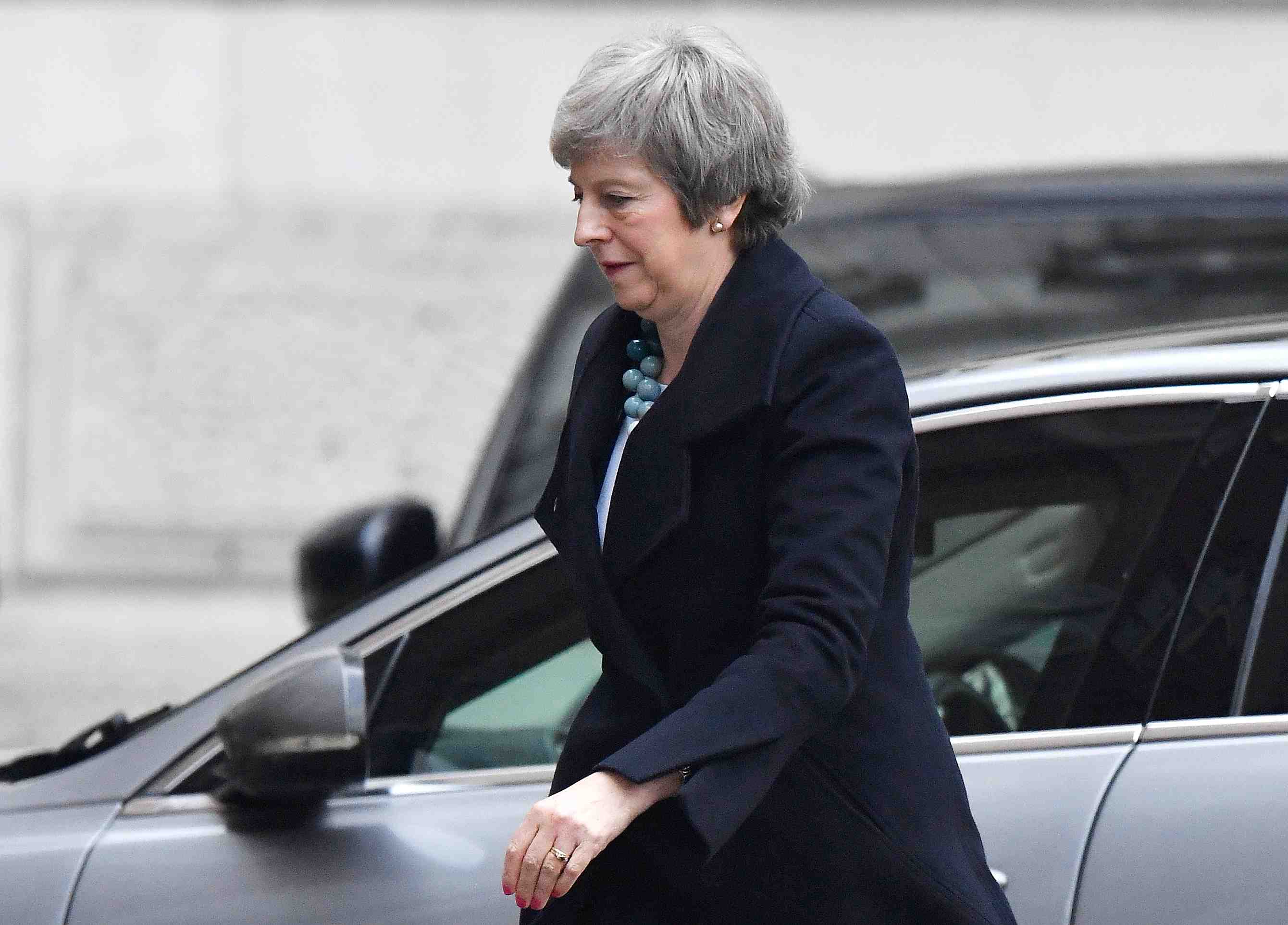 Brexit: may informe ses ministres de discussions avec des responsables de l'ue