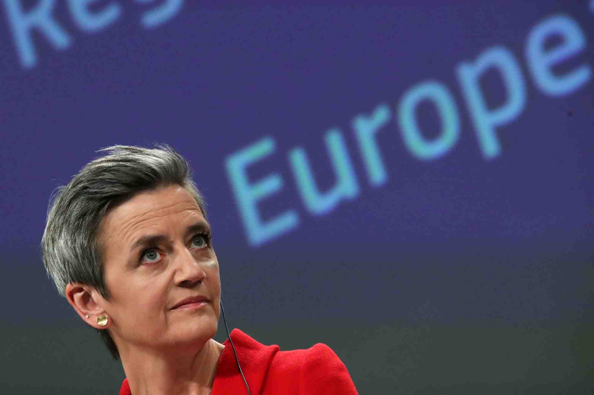 Il est "trop tot" pour envisager un 2e plan de relance europeen, selon vestager