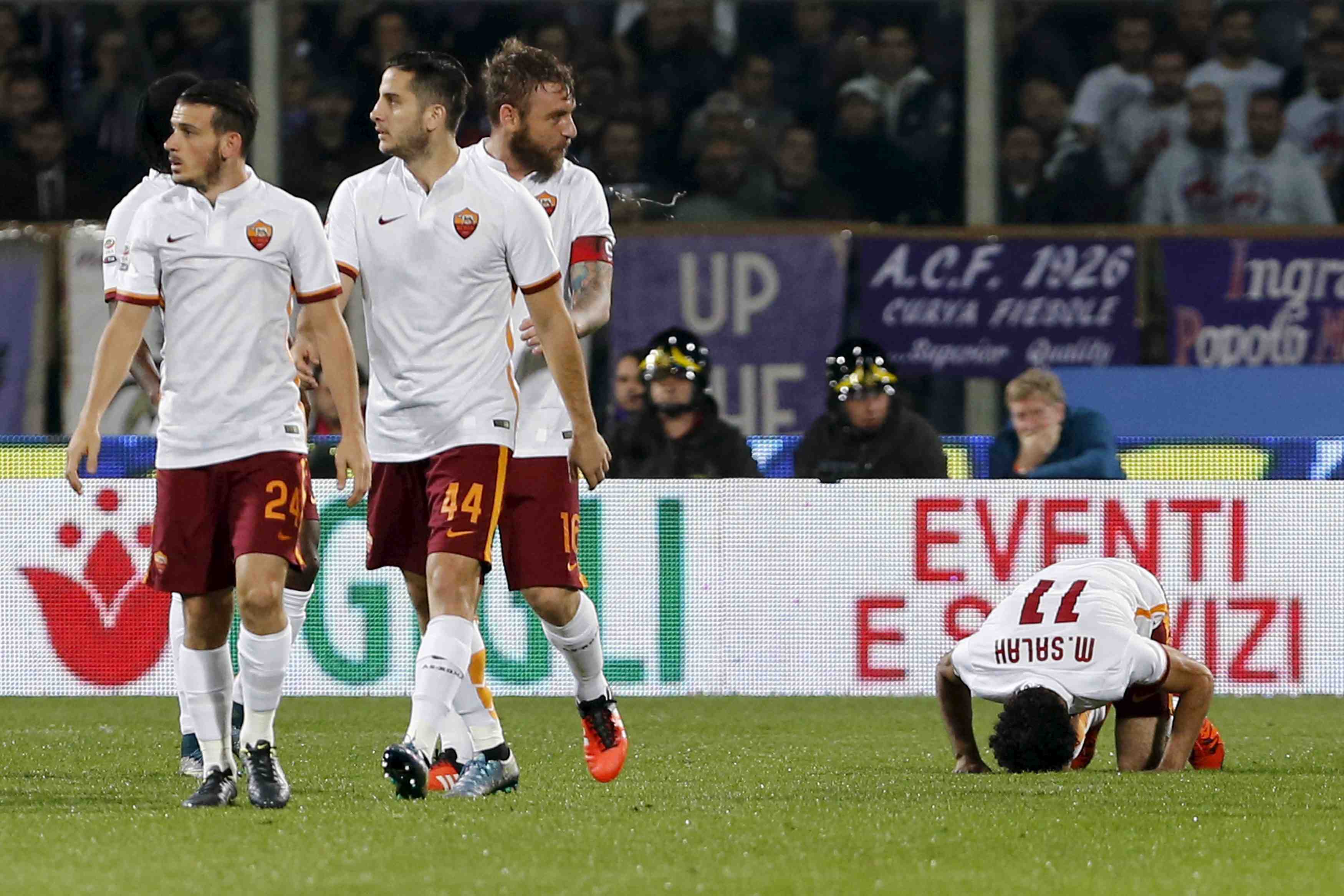 La roma bat la fiorentina et prend la tete