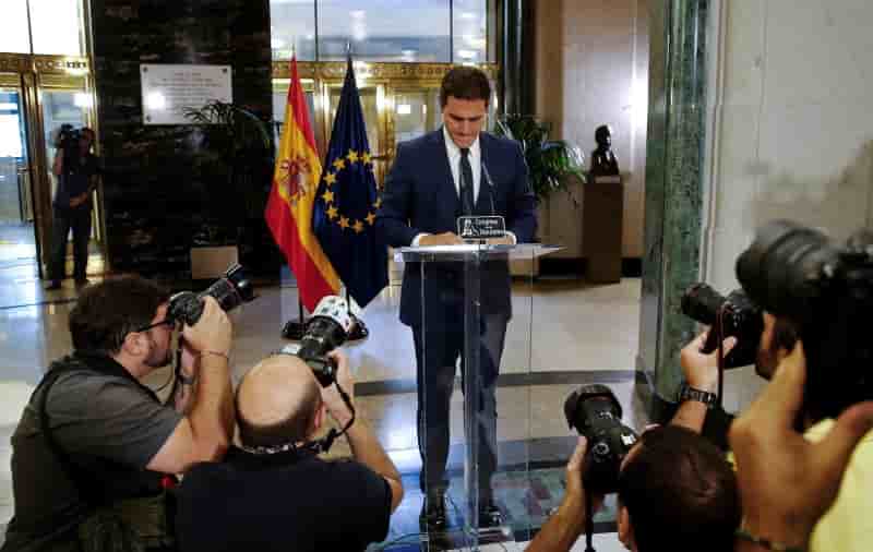 Le leader de ciudadanos, albert rivera, a annonce son soutien a mariano rajoy