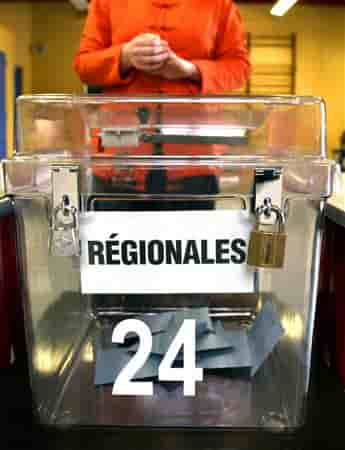 2009-12-12T172213Z_01_APAE5BB1C9800_RTROPTP_3_OFRTP-FRANCE-REGIONALES-PS-20091212.JPG
