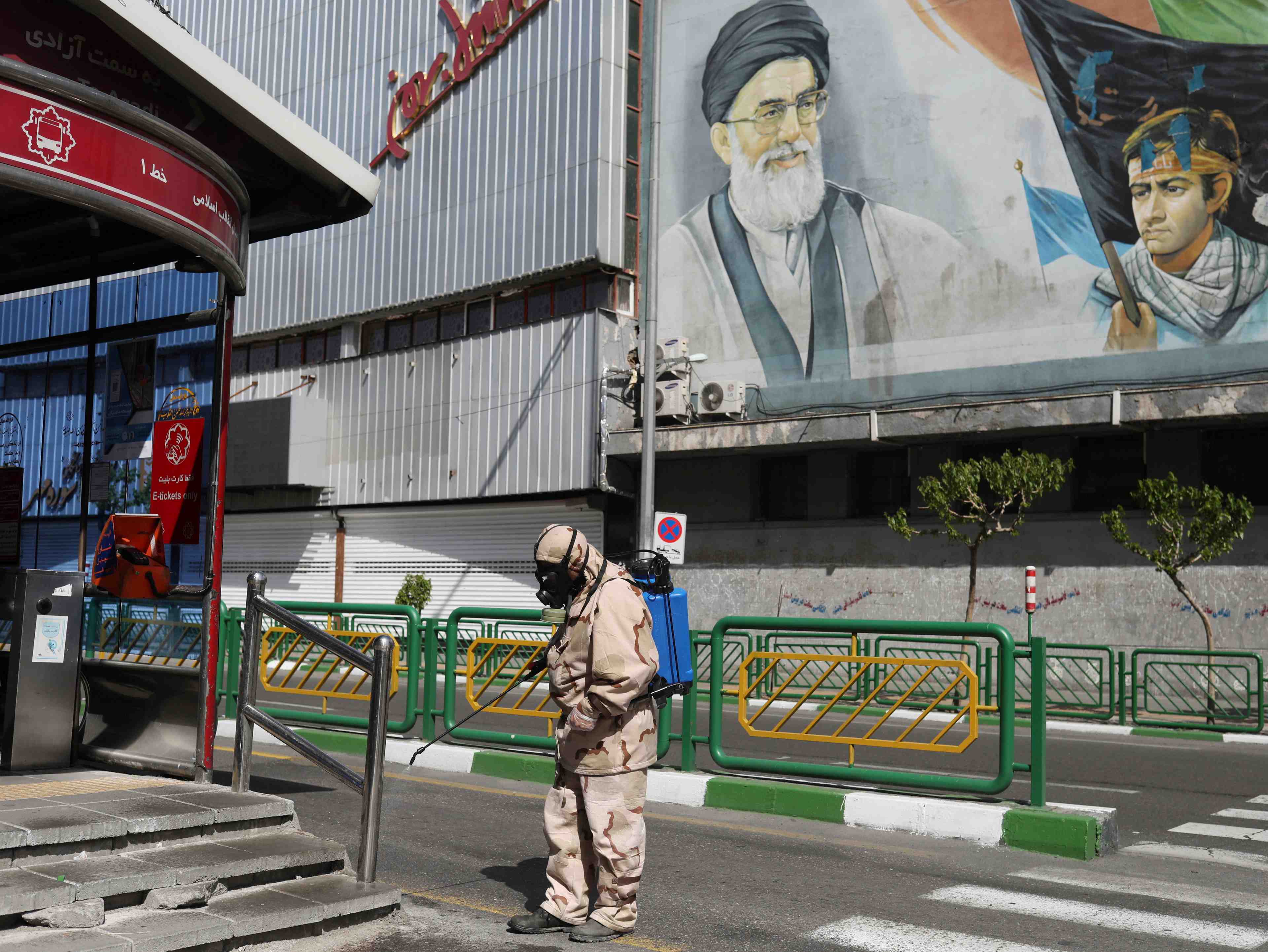 Coronavirus: journee de l'armee sous le signe du coronavirus en iran