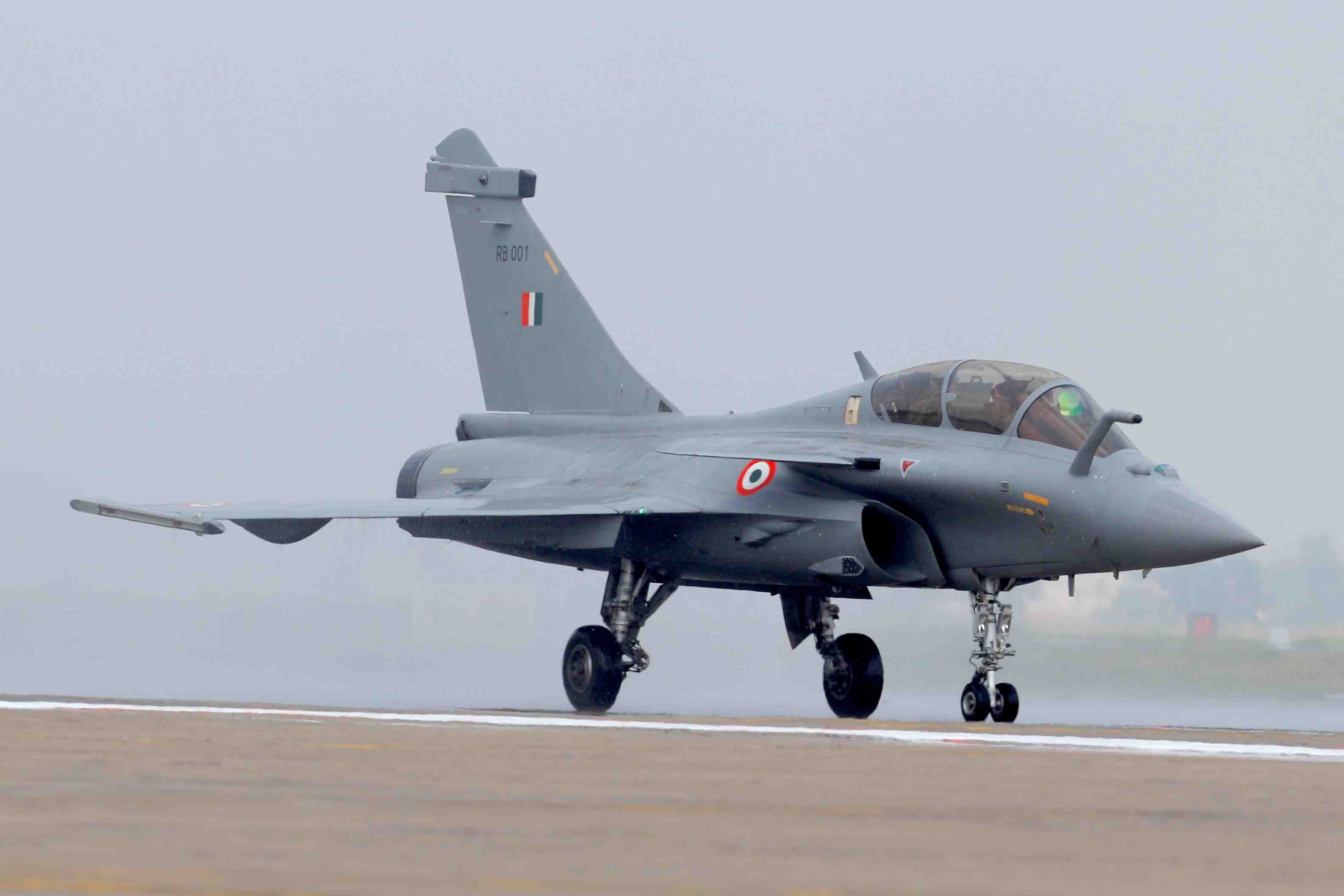 Forte detonation en ile-de-france apres le passage d'un avion de chasse