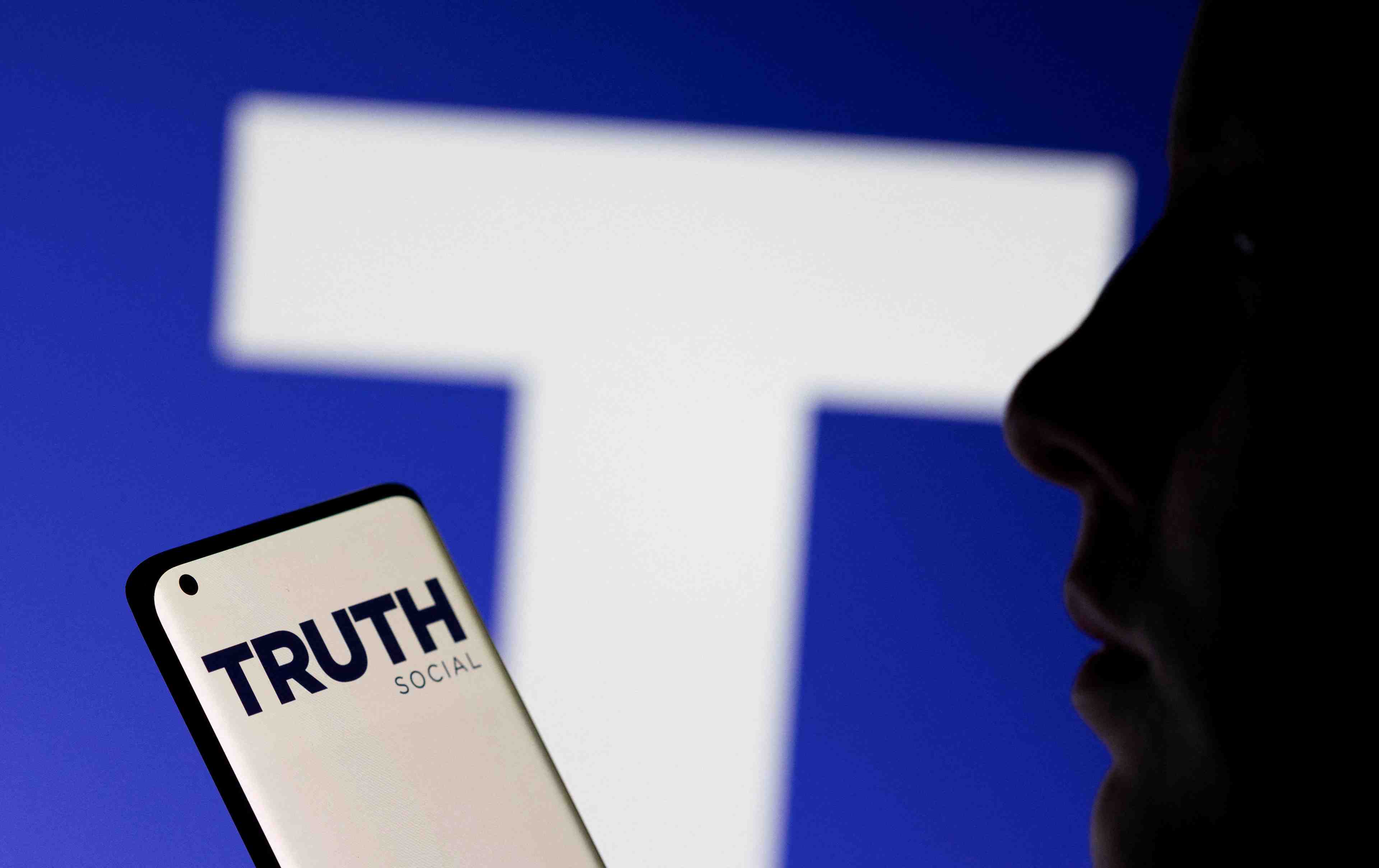 Le reseau social de trump en tete des telechargements sur l'apple store