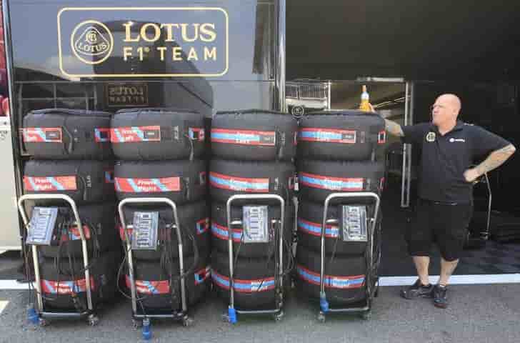 Renault va prendre une participation de controle dans lotus f1