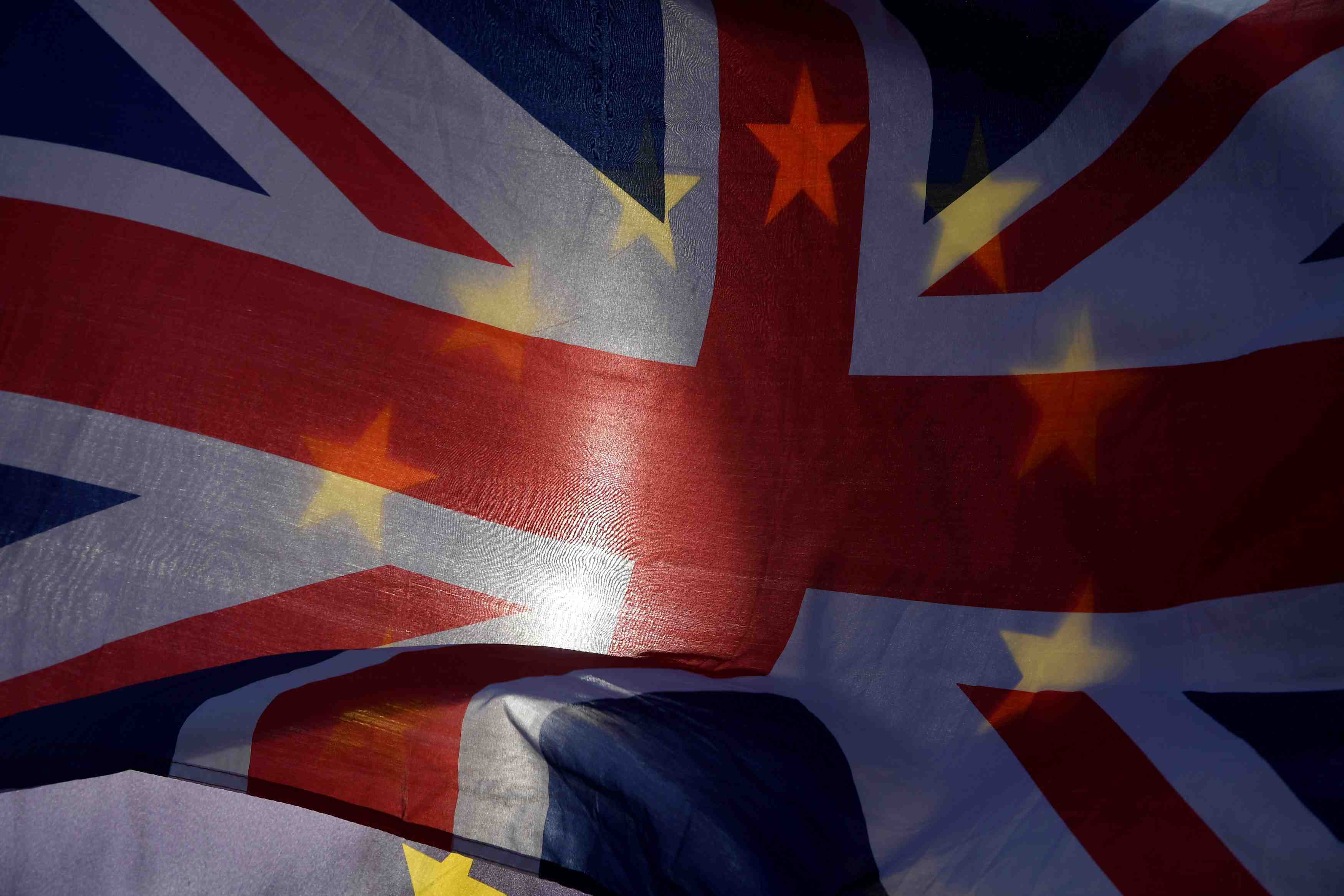 Brexit: le gouvernement may va transmettre au parlement une note confidentielle