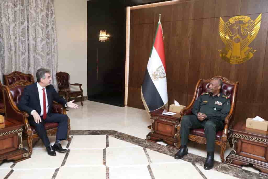 Le general en chef soudanais abdel fattah al-burhan rencontre le ministre israelien des affaires etrangeres a khartoum