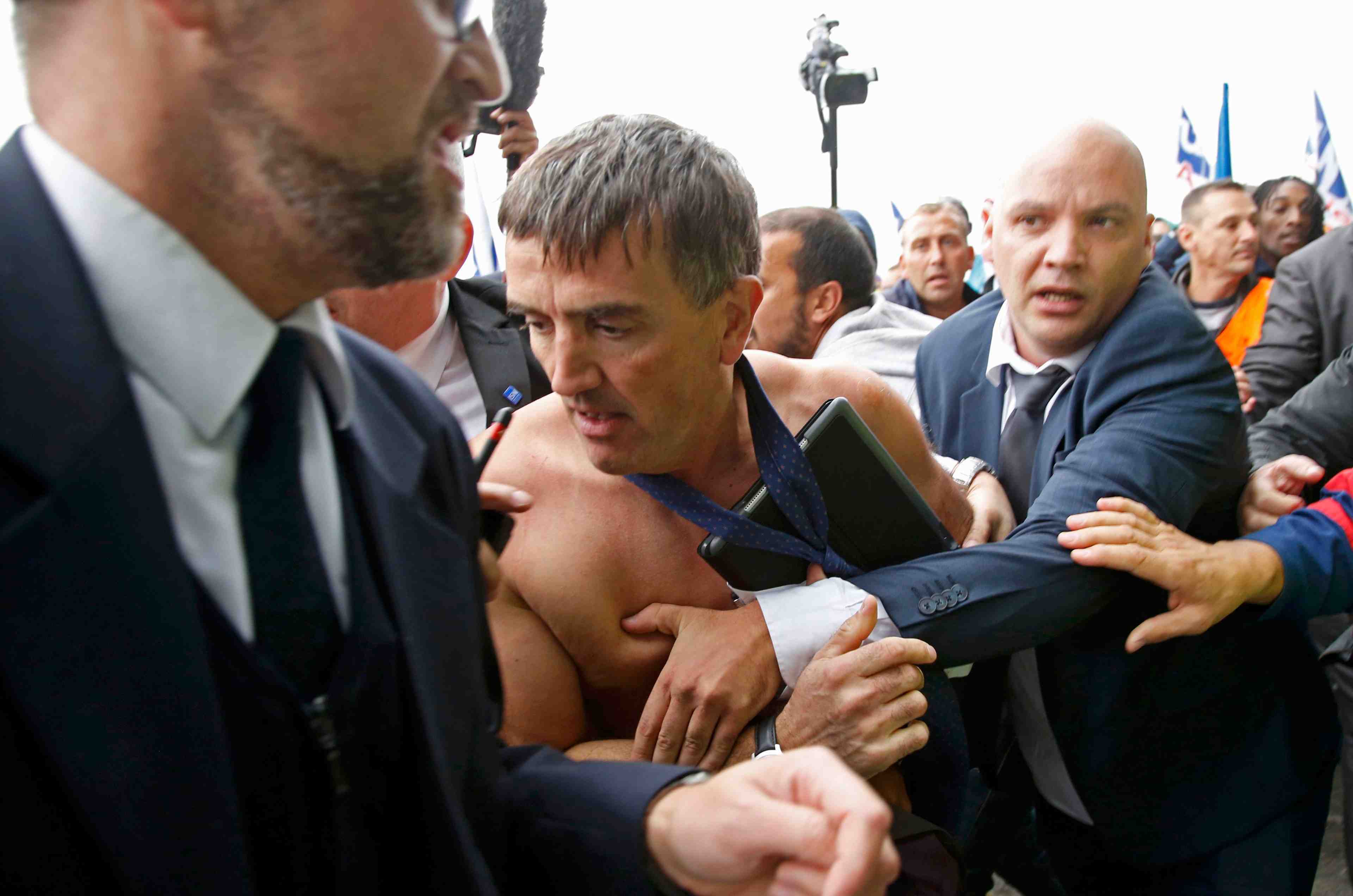 Le drh d'air france malmene par des salaries